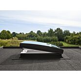 VELUX gebogen glaskoepel elektrisch en compleet met dakopstand 60x60 cm.