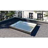 VELUX platdakraam met dakopstand type CFU met vlak glas 60x60 cm.